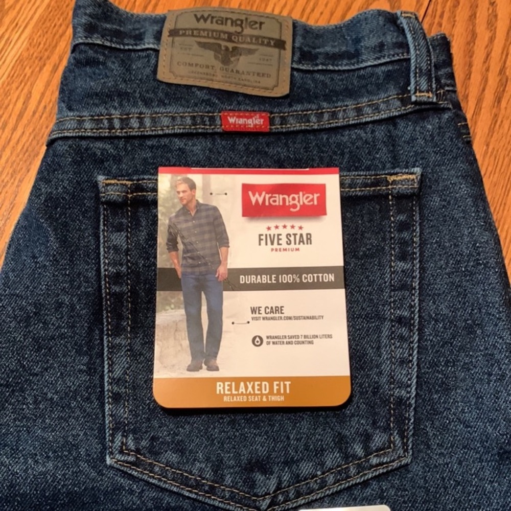 Mens Wrangler relaxed fit Jeans NWT!